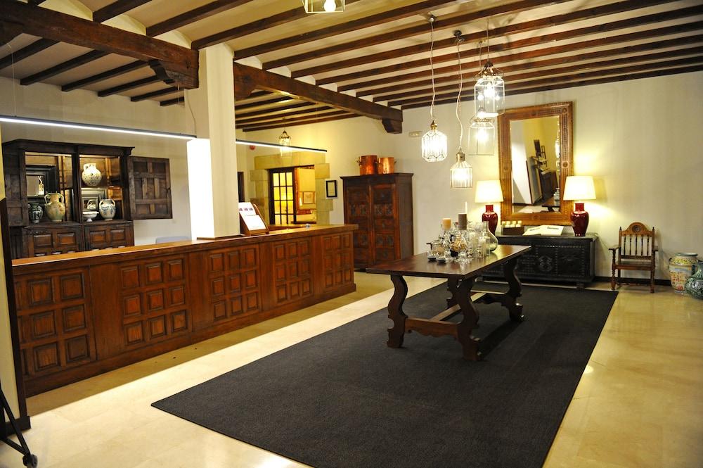 Parador De Santillana Del Mar Exterior foto