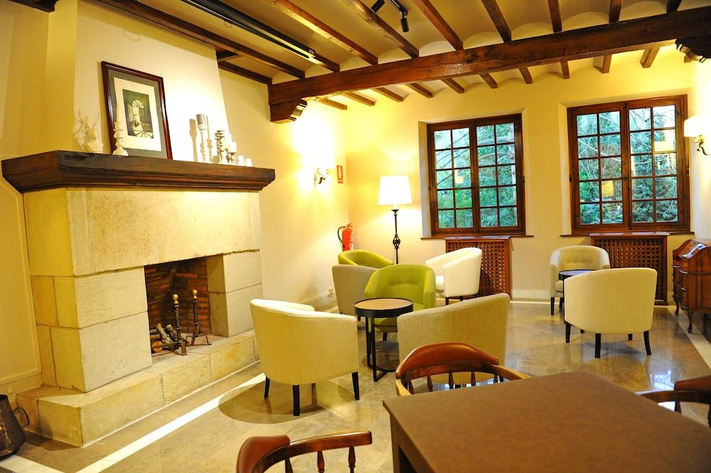 Parador De Santillana Del Mar Exterior foto